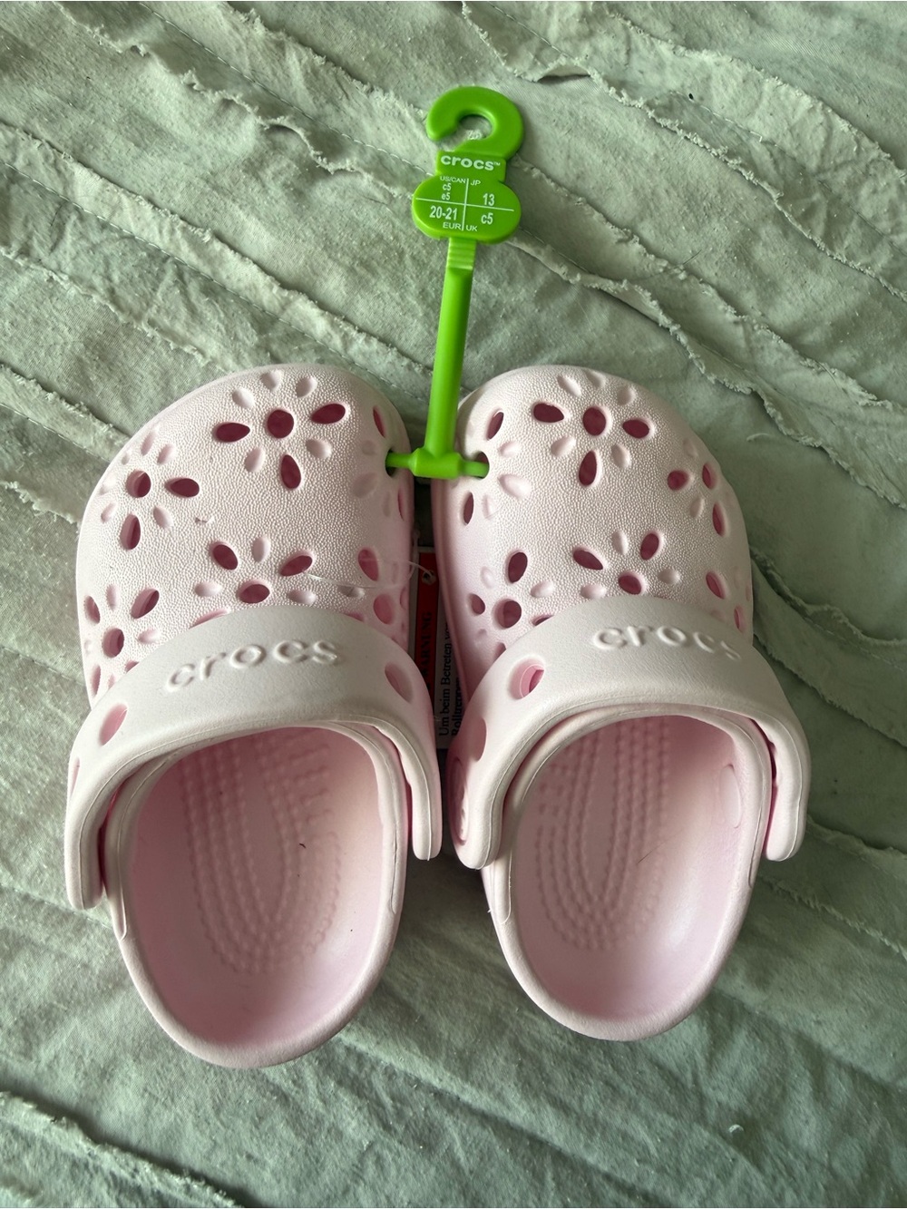 NWT Light Pink Crocs Floral Clogs Toddler Girls Size C5 with Minor Flaw See Pics
